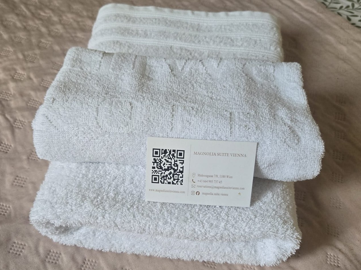 Fresh towels and a Magnolia Suite Vienna welcome card